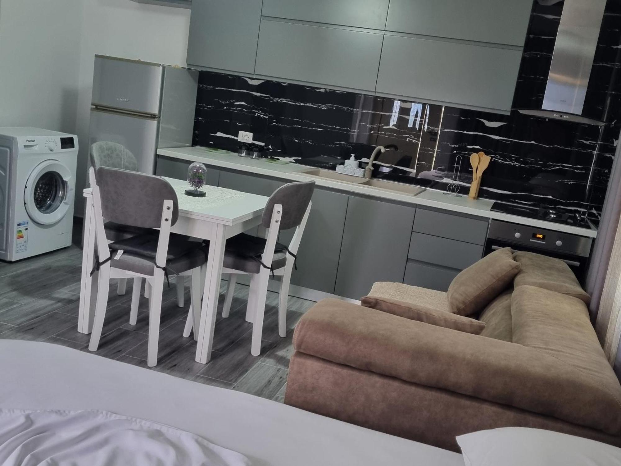 Megi-rent Vlorë