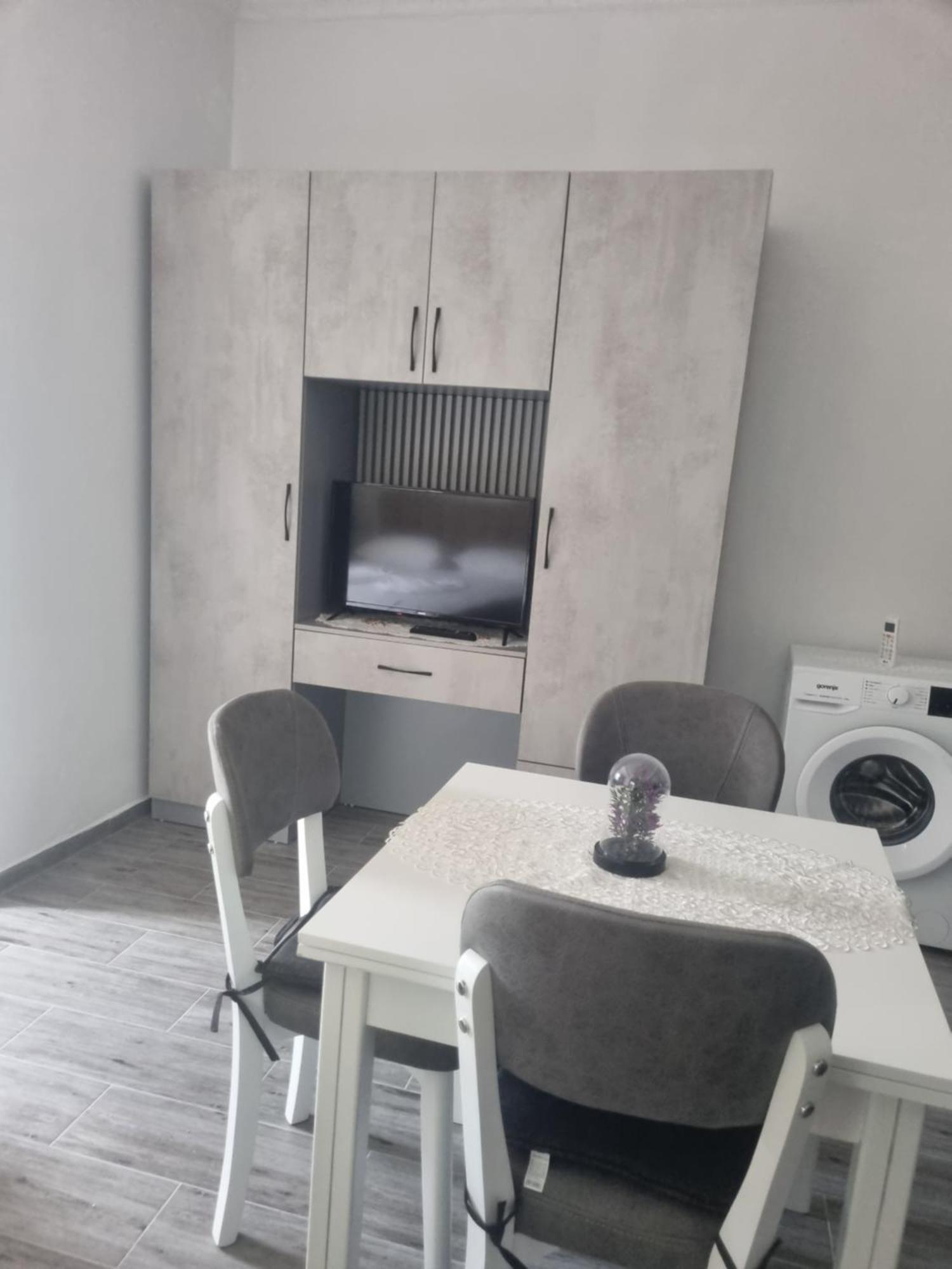 Megi-rent Wlora